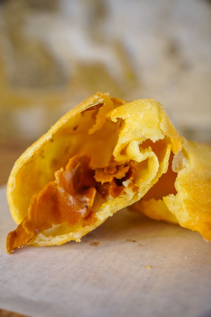 Panzerotto vegano barese croccante con ripieno di verdure di stagione da Panzeropoli